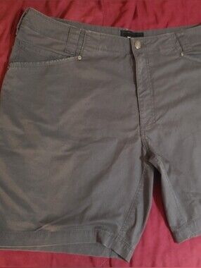 Vertx Men's Gray Shorts Size 40
